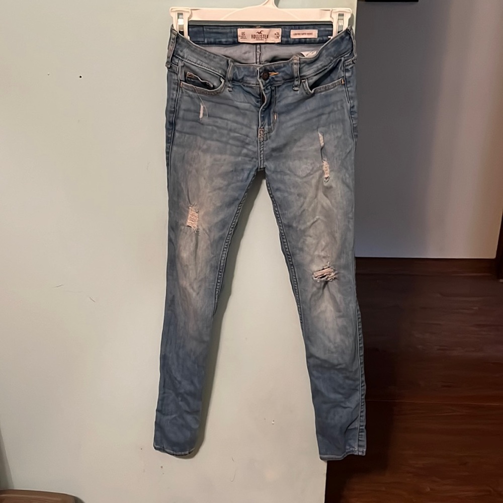 hollister low rise ripped super skinny jeans!
